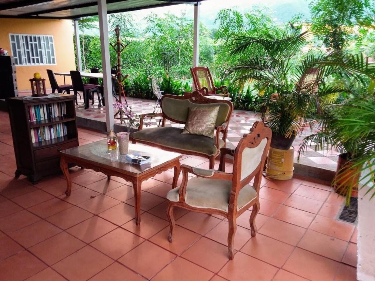 C&H Casa Campestre El Oasis Ricaurte Girardot Bed & Breakfast Eksteriør bilde