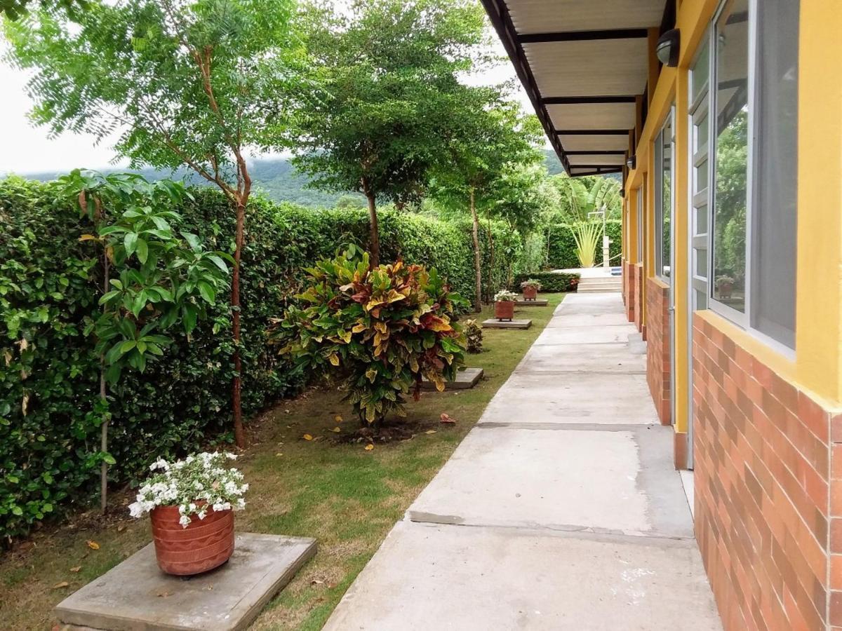 C&H Casa Campestre El Oasis Ricaurte Girardot Bed & Breakfast Eksteriør bilde